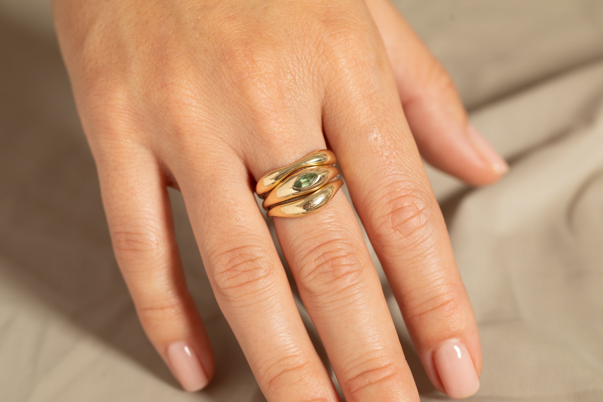 Sapphire Ovate V Ring 01