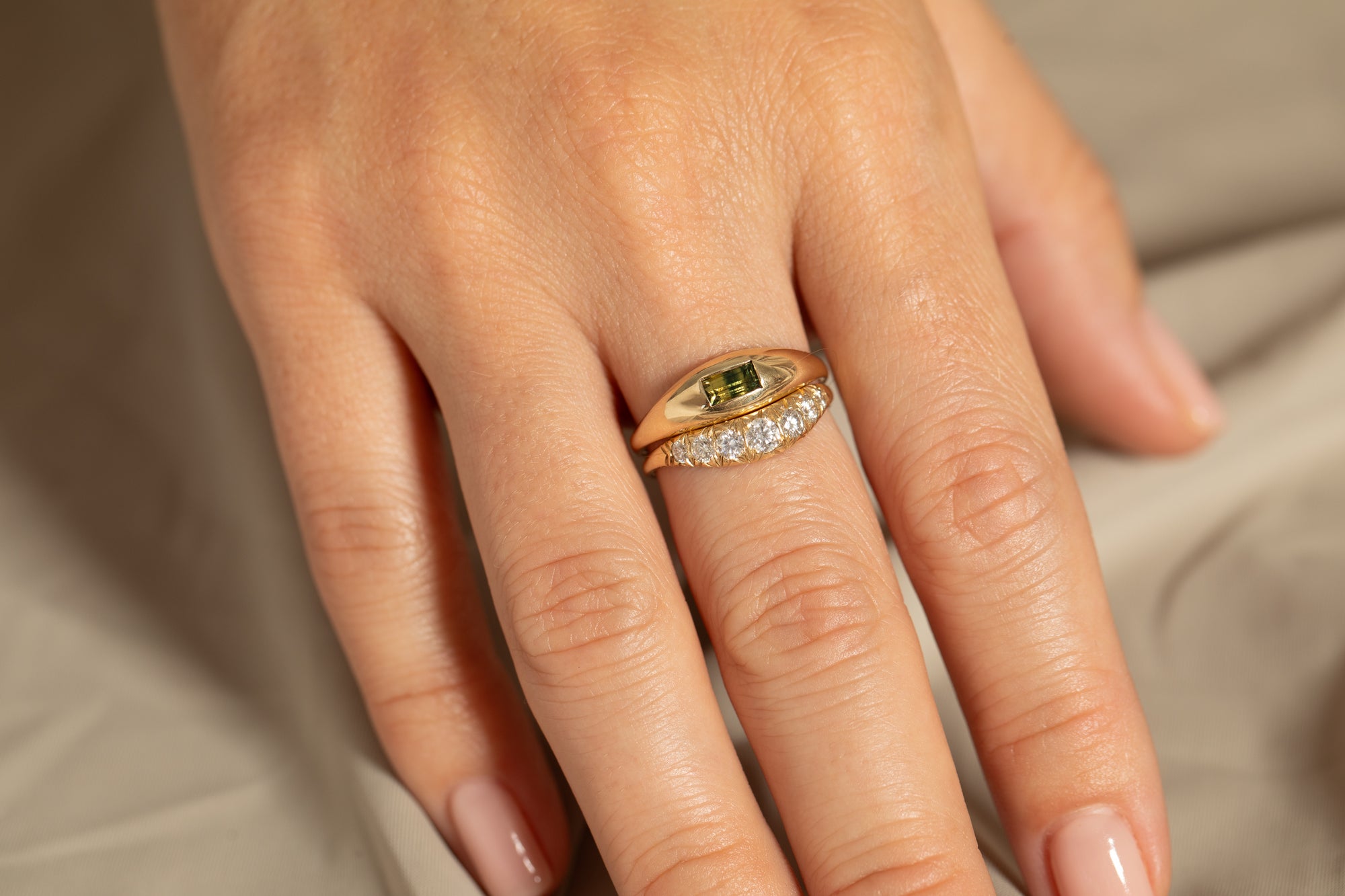 Sapphire Ovate V Ring 02