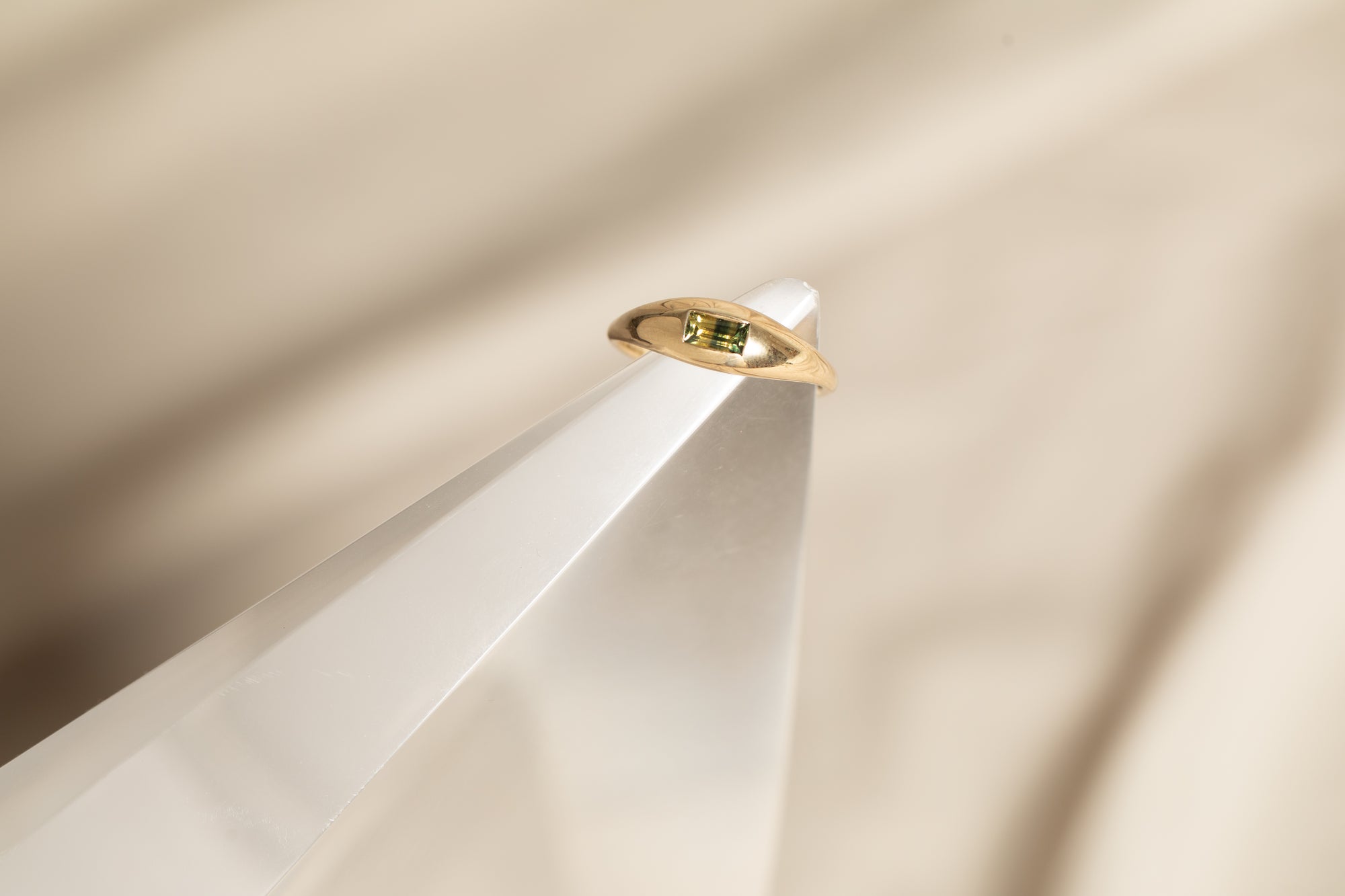 Sapphire Ovate V Ring 02