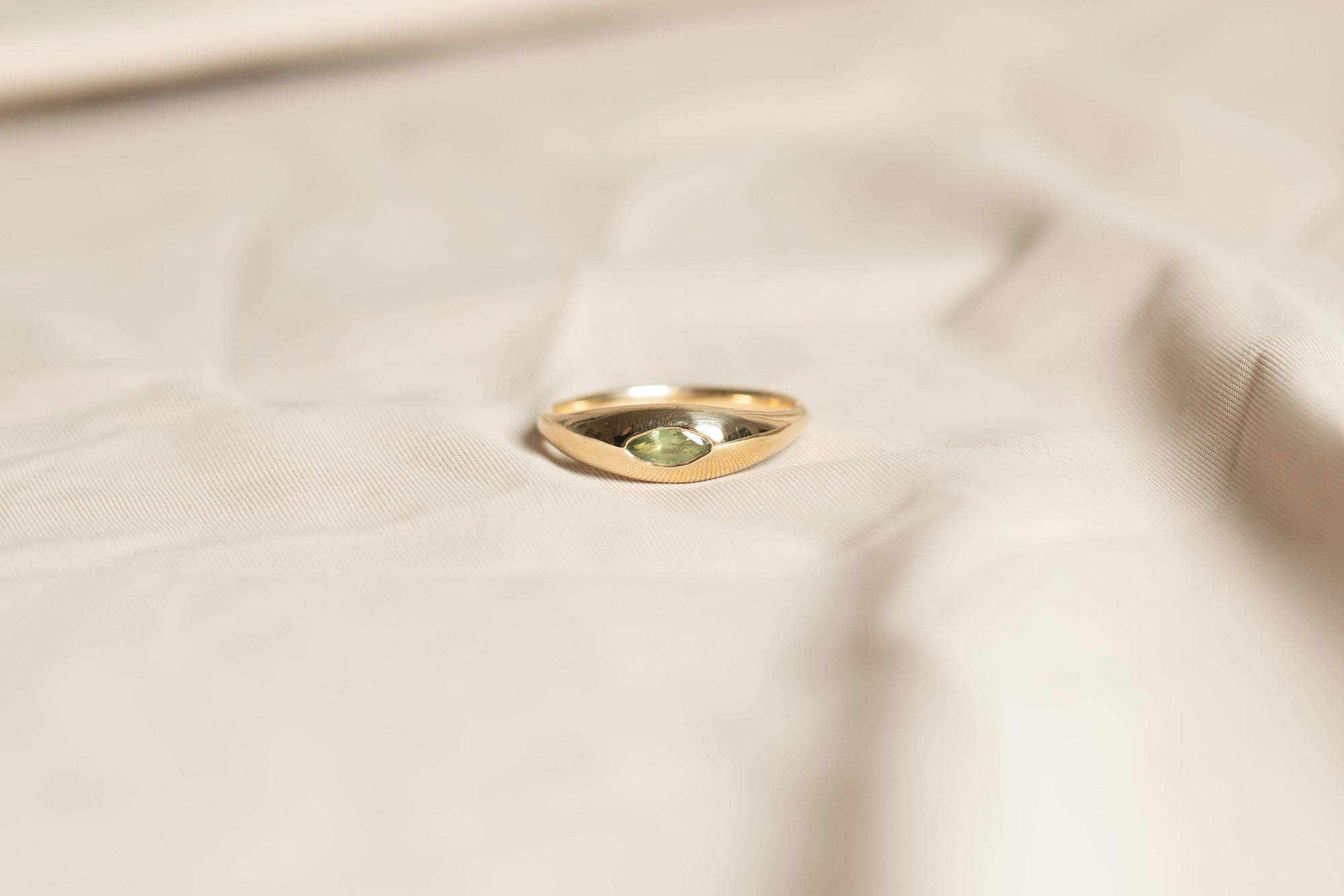 Sapphire Ovate V Ring 01