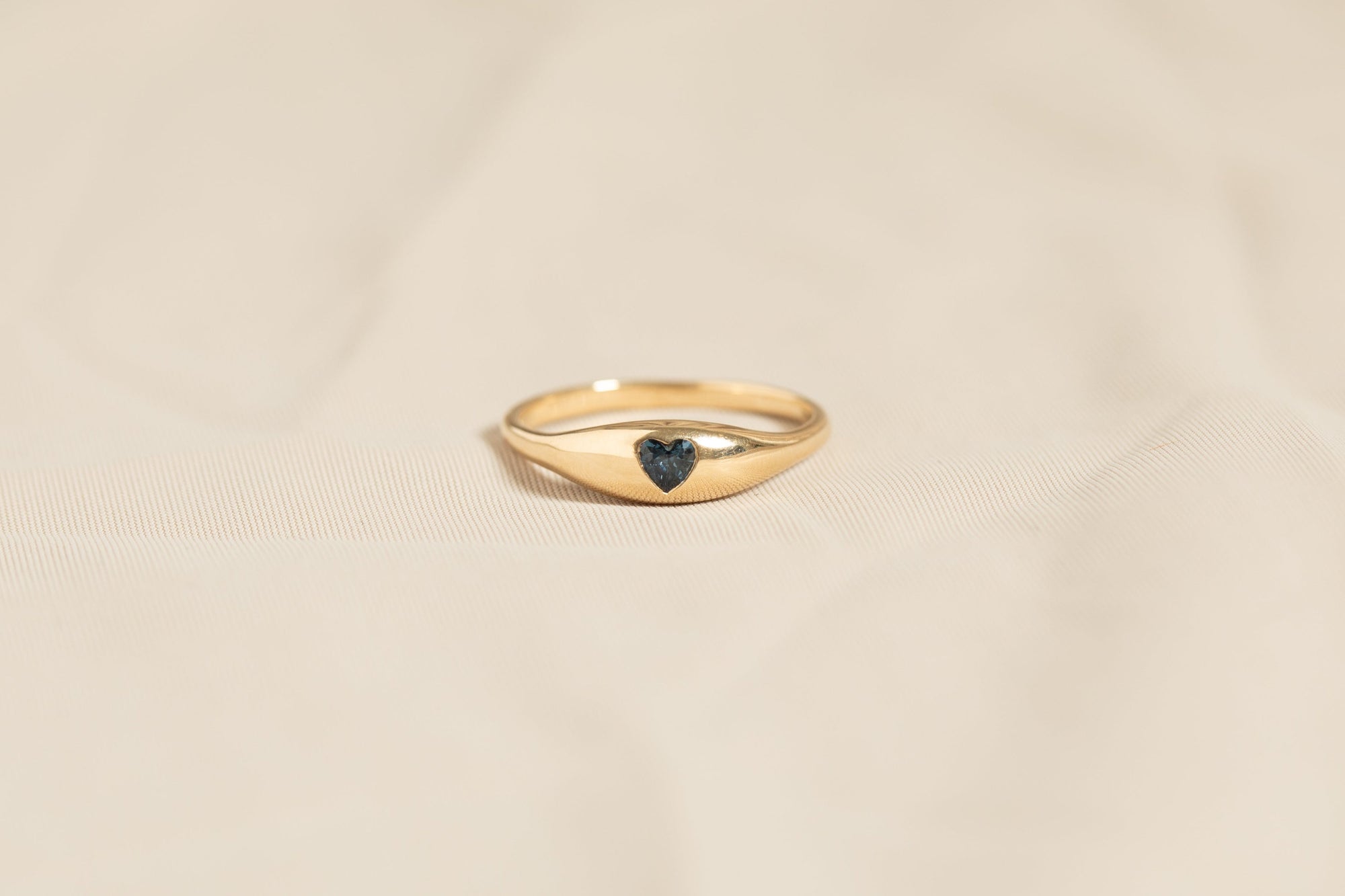 Heart Sapphire Ovate IV Ring 01