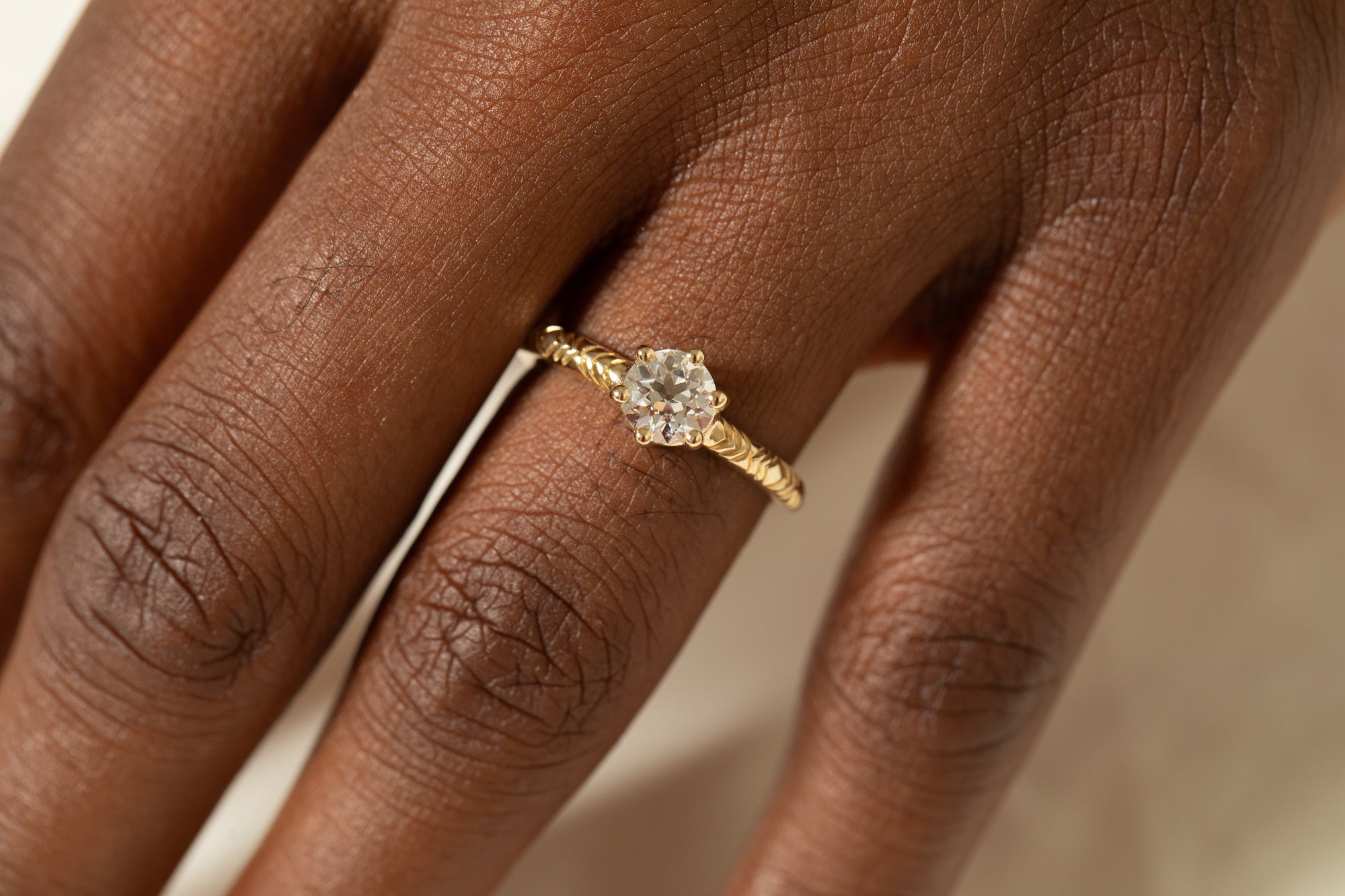 1CT Etched Una Ring