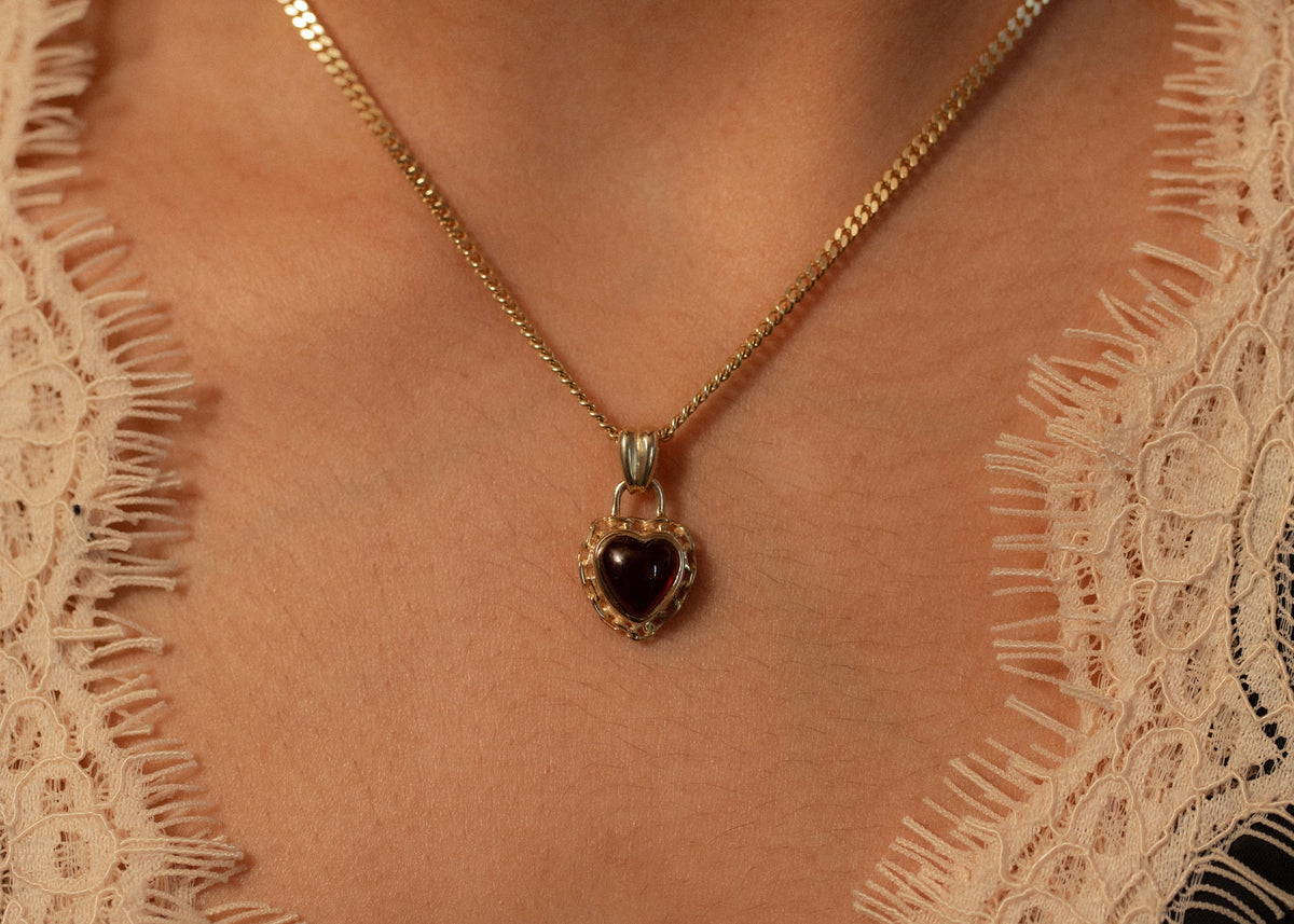 Garnet Heart Catene Charm