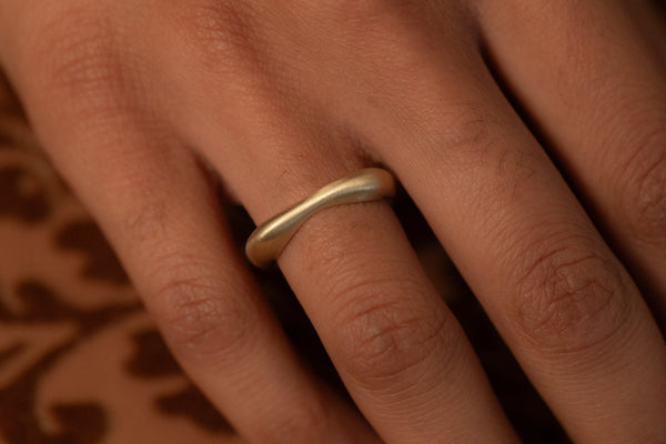 Double Peak Ring