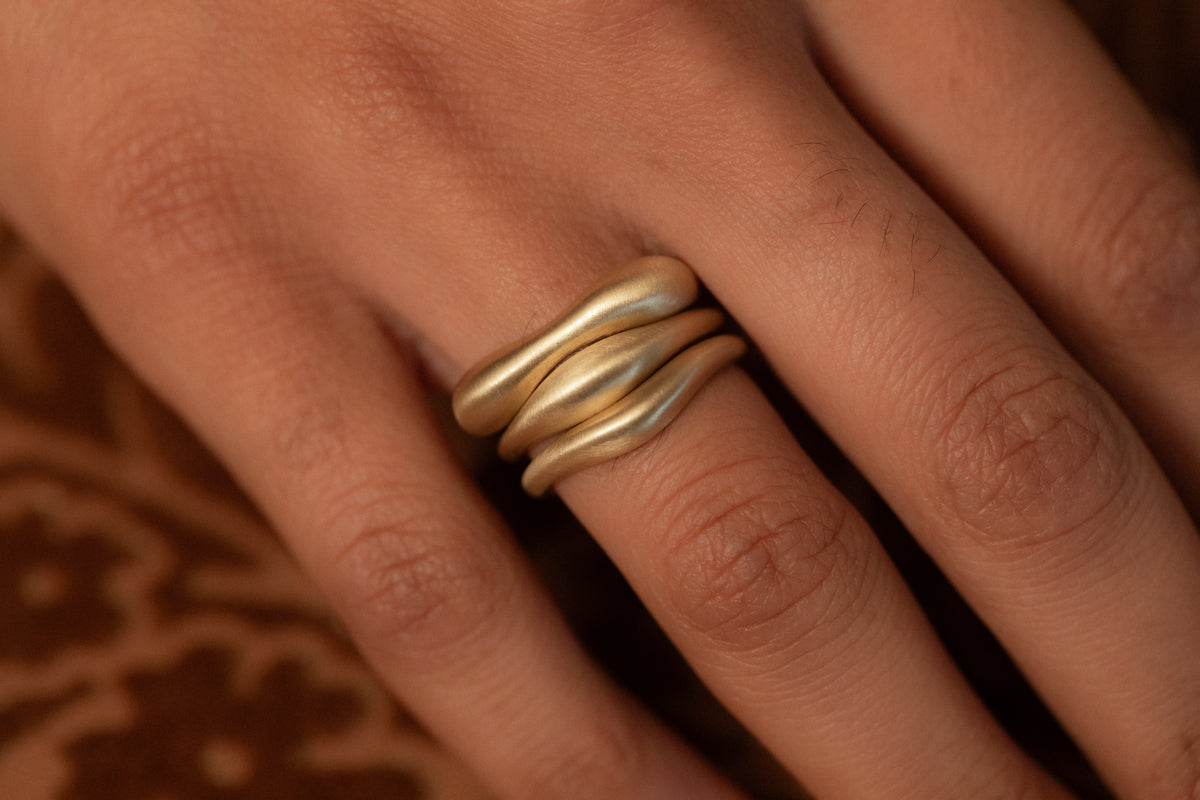 Curve I Ring