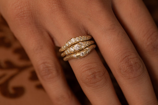 Pavé Curve I Ring