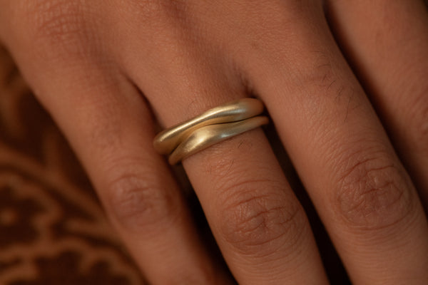 Double Peak Ring