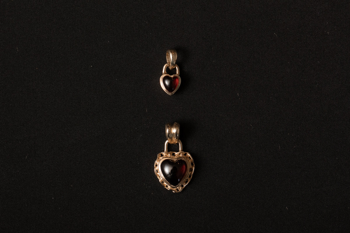Garnet Heart Catene Charm