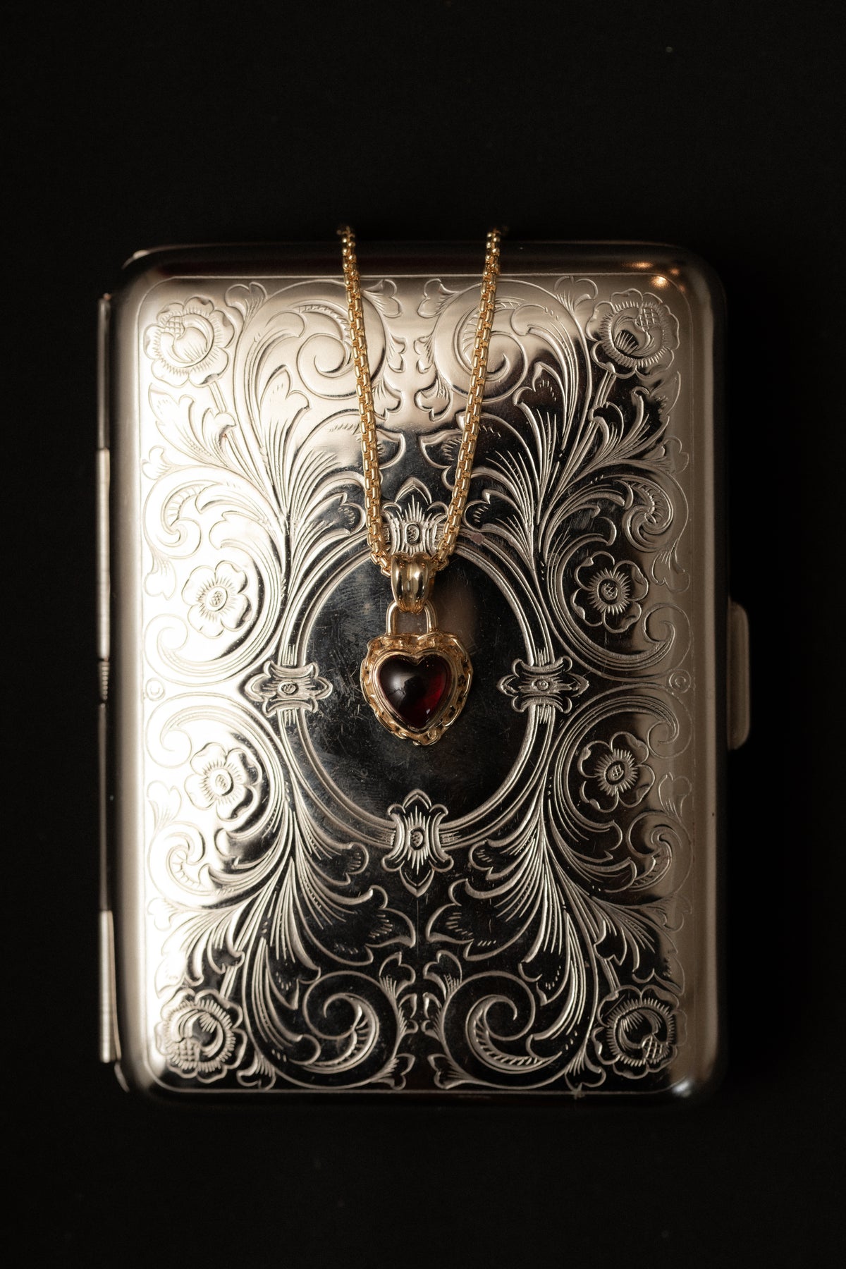 Garnet Heart Catene Charm