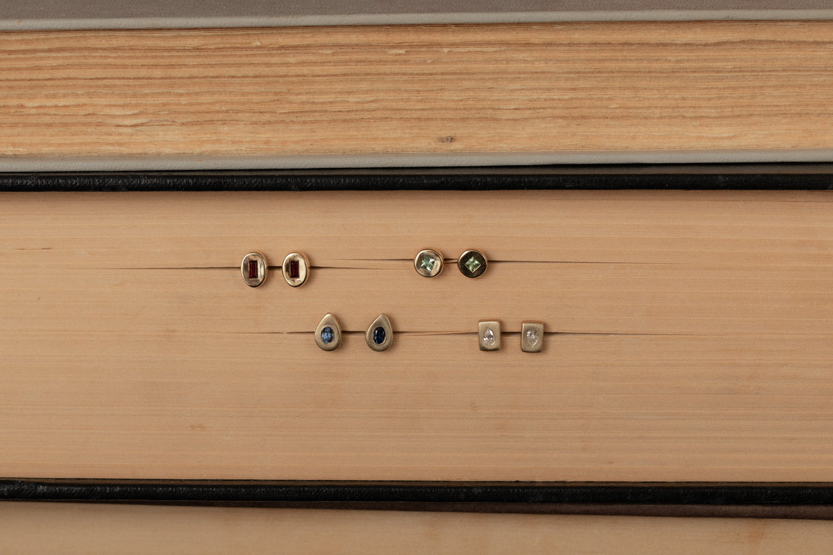 Diamond Pear Pictura Stud