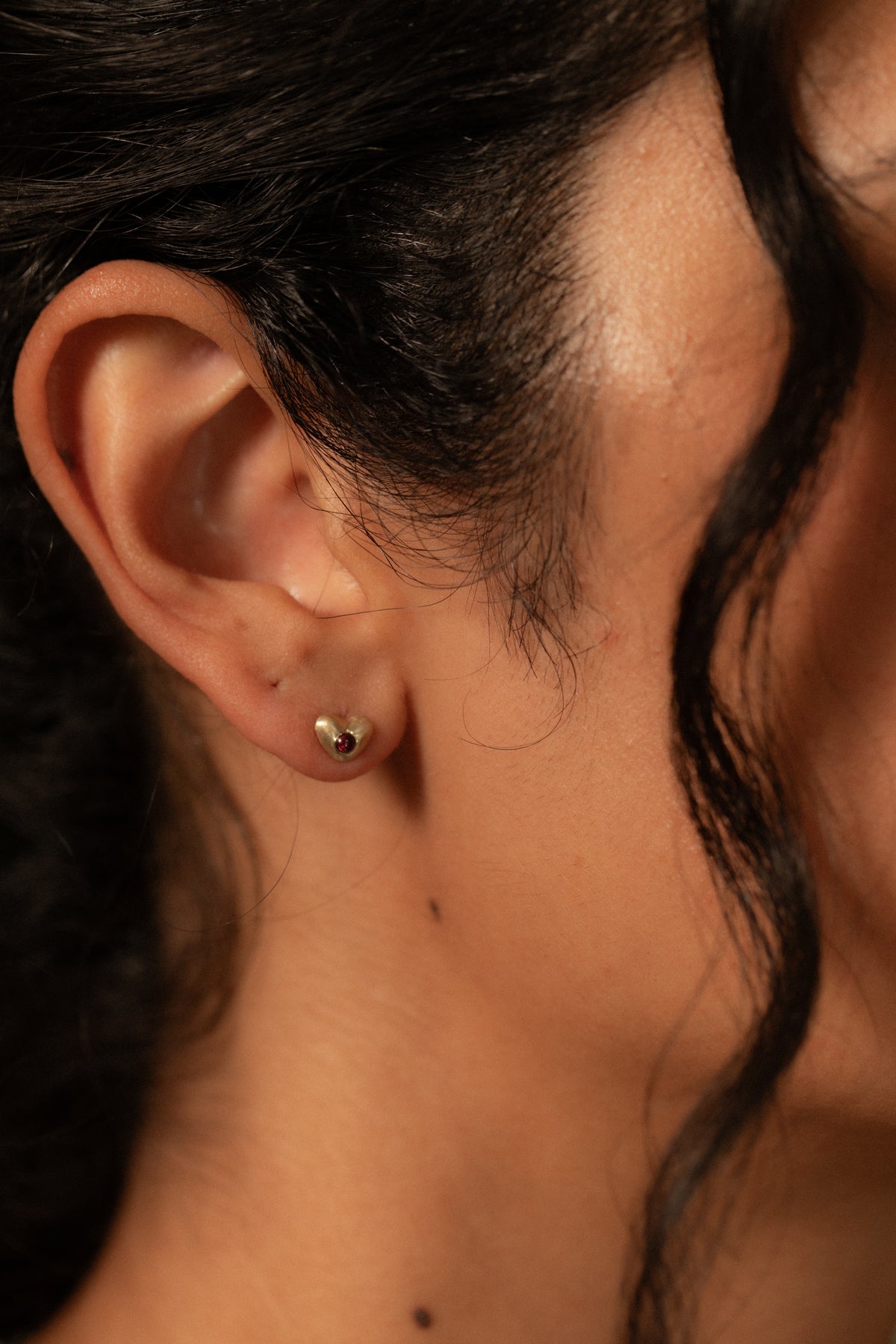 Garnet Intima Stud