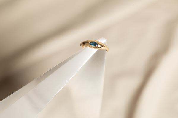 Sapphire Ovate V Ring 03