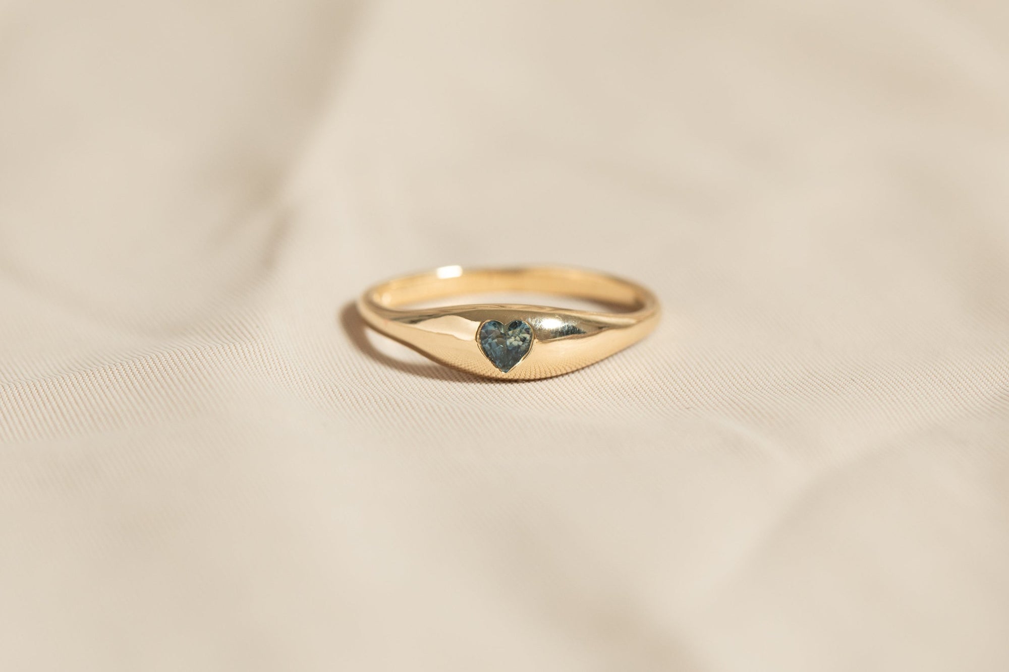 Heart Sapphire Ovate IV Ring 03