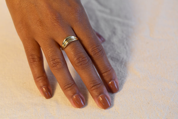 Double Curve Ring