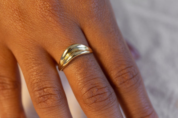 Double Curve Ring