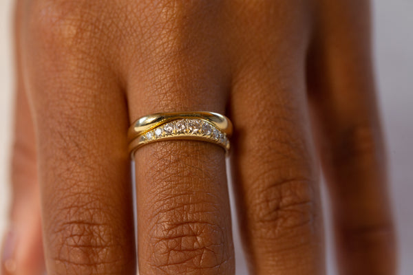 Double Peak Ring